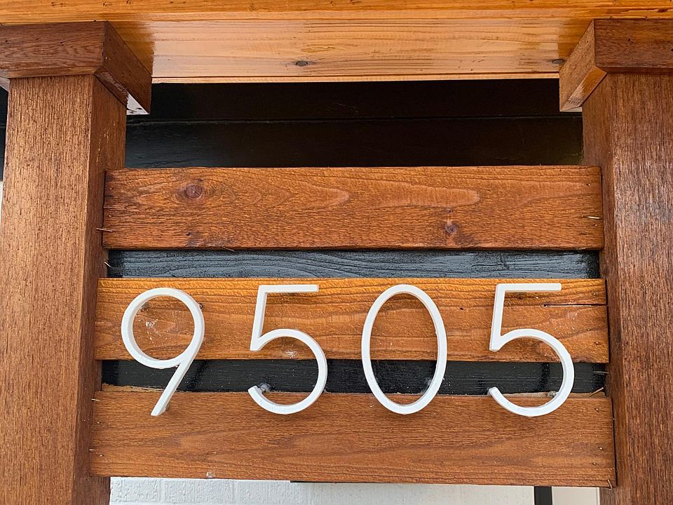 9505 RIDGEVIEW DR - IN THE VILLAGE