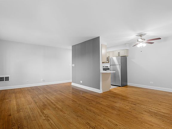 5th image of 7546 N Winchester Ave #1