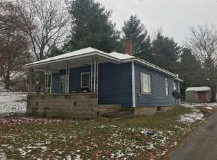 1279 Yeomans St, Ionia, MI 48846