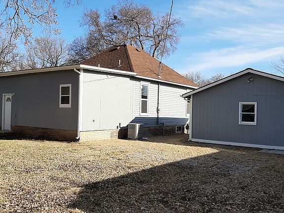 3rd image of 375 N Kansas Ave
