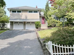 56 Standish Rd, Hillsdale, NJ 07642