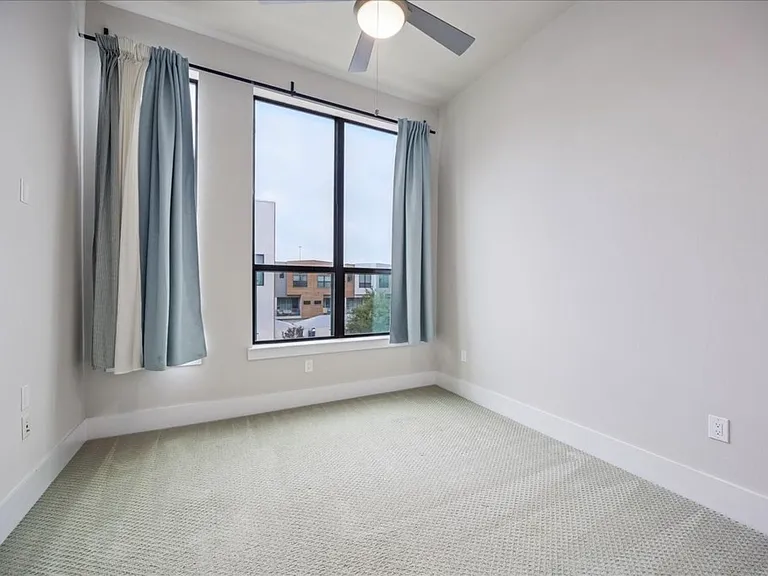2501 Crawford St — Photo 2