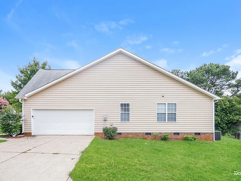 7314 Mapleridge Dr — Photo 15
