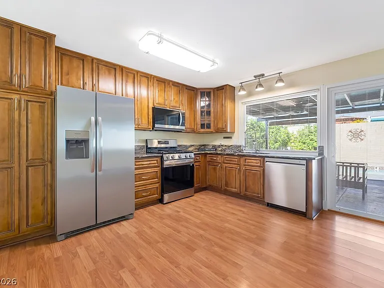 4565 Meridian Dr — Photo 6