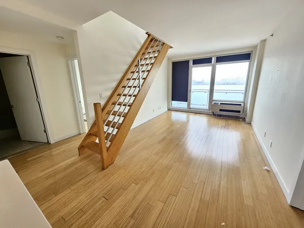 224 Richmond Ter, Staten Island, NY