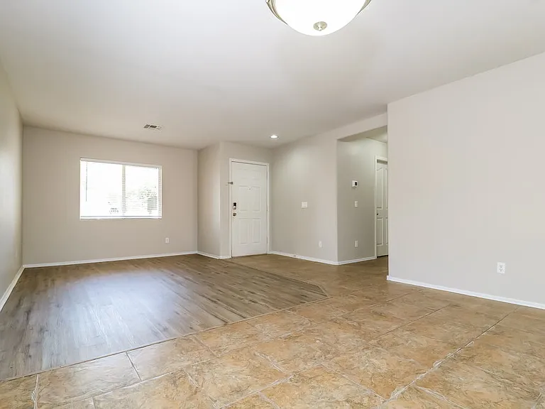 11542 W Mountain View Rd — Photo 4