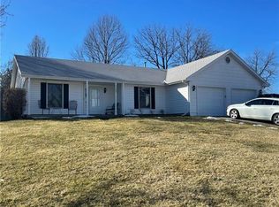 7102 NE Kranz Rd, Kansas City, MO 64118