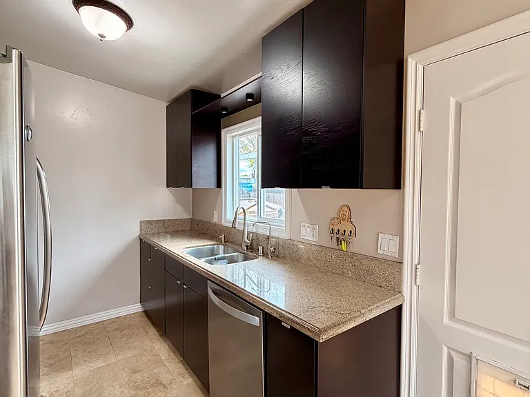 2874 Greyling Dr — Photo 6