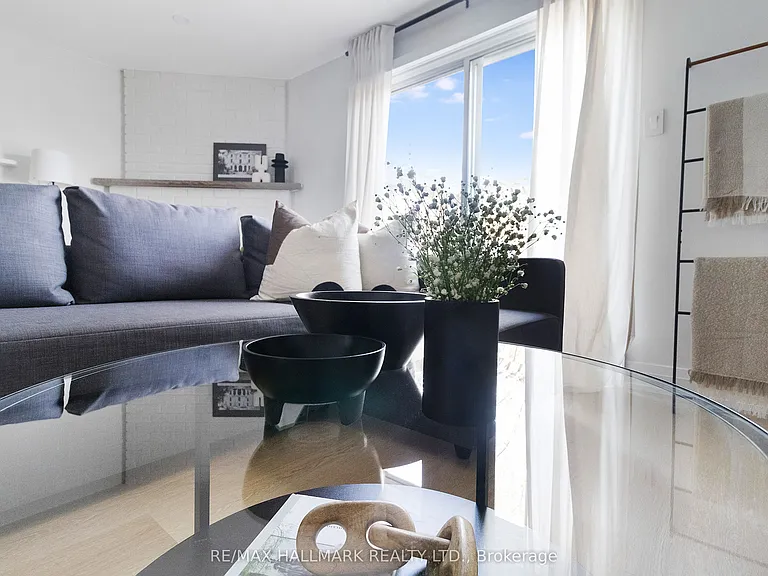 50 Dutch Cres — Photo 12