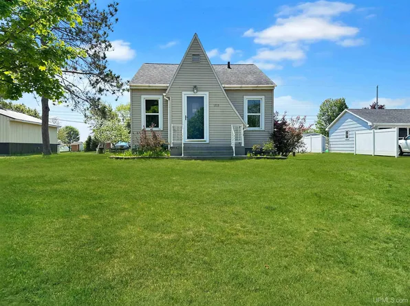 1715 22nd Ave S, Escanaba, MI 49829