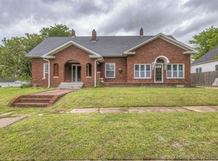 221 W Pecan St, Coweta, OK 74429