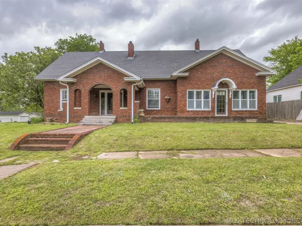 221 W Pecan St, Coweta, OK 74429