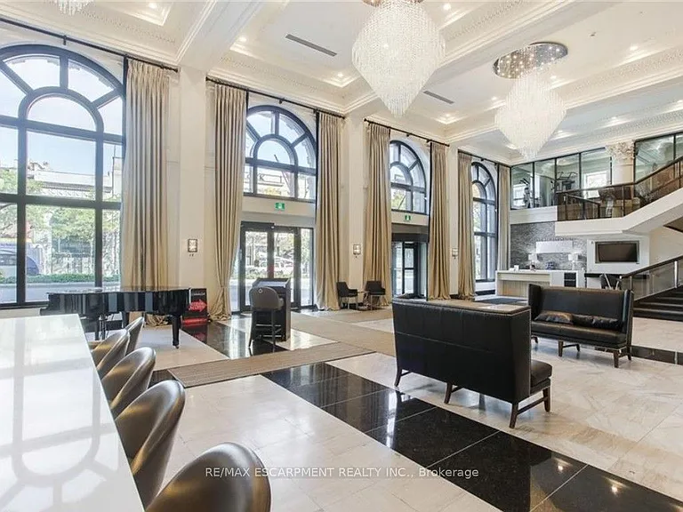 112 King St E #903 — Photo 13