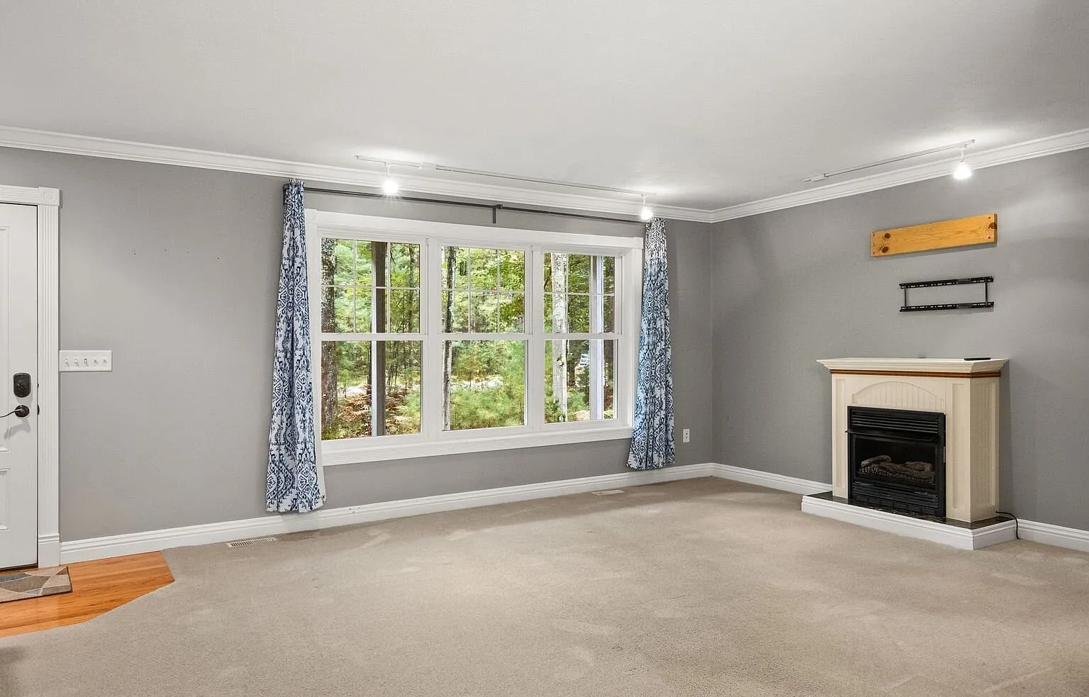 Spacious 3-Bedroom, 2-Bath Home Near River & Boat Access — Photo 4