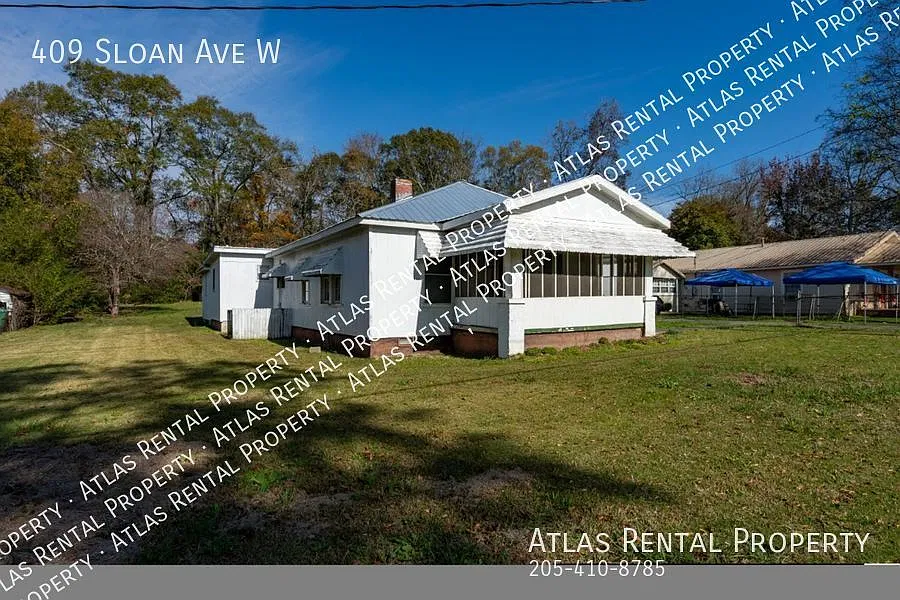 Roomy & Renovated 4BR Home at a Great Price! — Photo 4