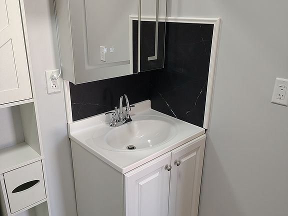 4th image of 2401 Fairmont Ave #1