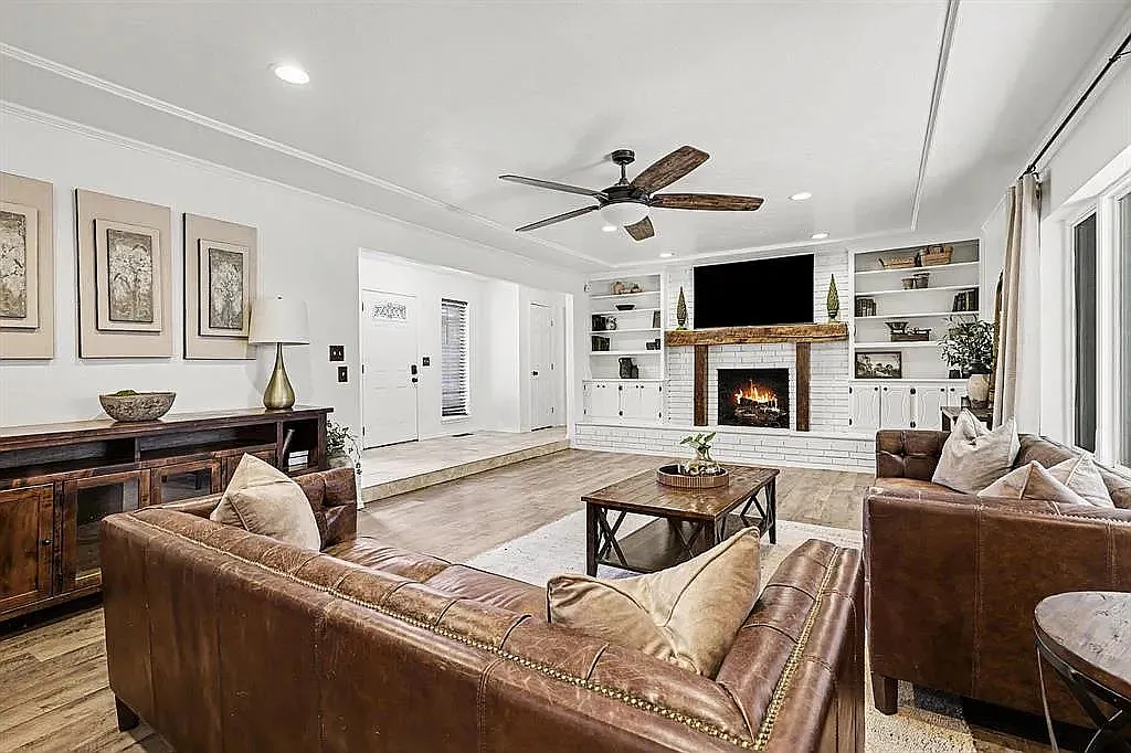 4 bed, 2029 sqft, $2,595 — Photo 4