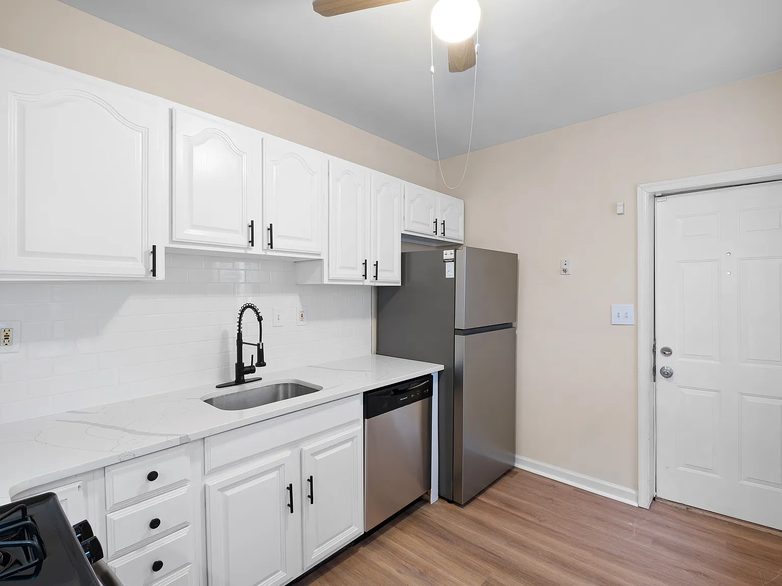 2 bed, 1000 sqft, $1,495 — Photo 3