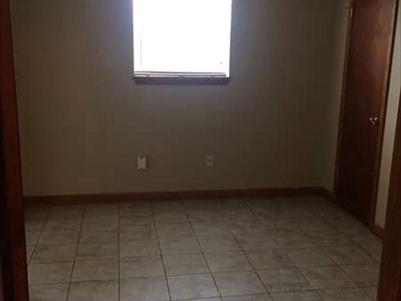 5th image of 105 Little Flower Ln APT 2