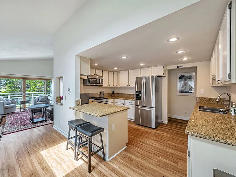 Madrona Ave — Photo 2