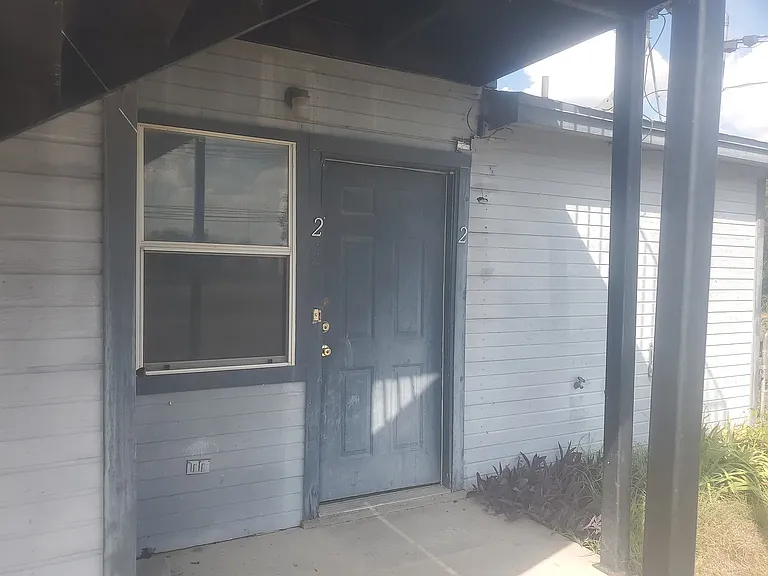 908 W Avenue B #2 — Photo 5
