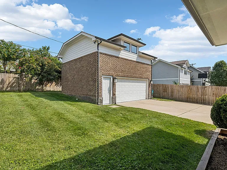 2302 Sunset Pl — Photo 45