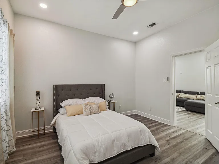 2506 W Main St — Photo 12