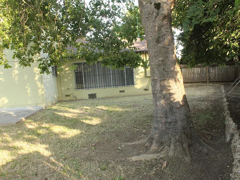 7706 East Pkwy — Photo 34