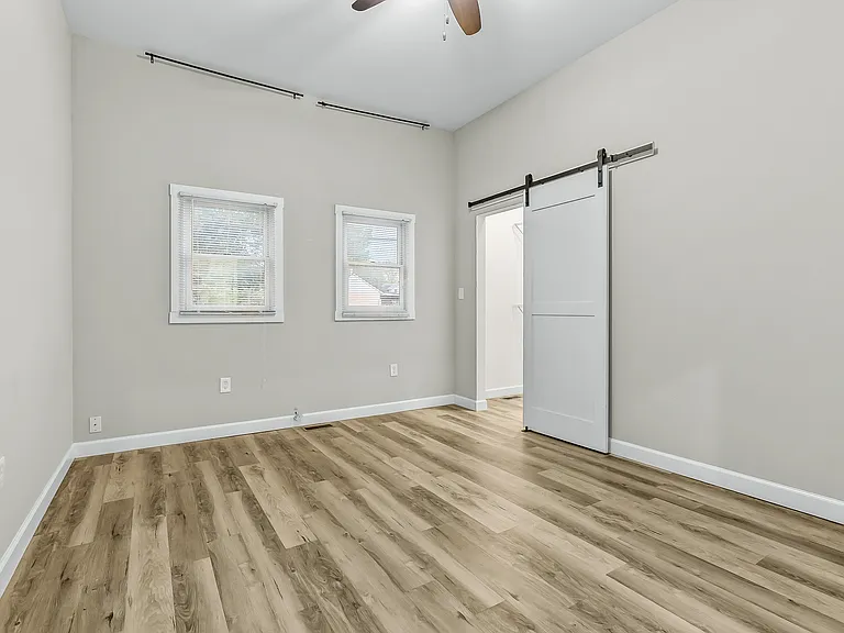 1112 E Spring St #1 — Photo 18