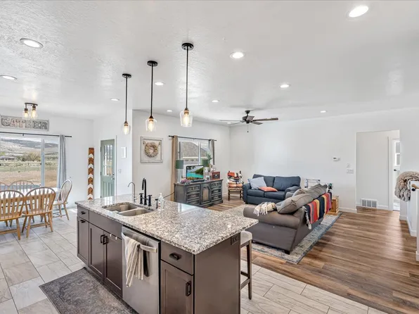 607 S 250 W, Fountain Green, UT 84632