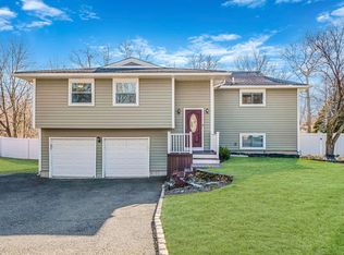 3 Oxford Dr, Port Jefferson Station, NY 11776