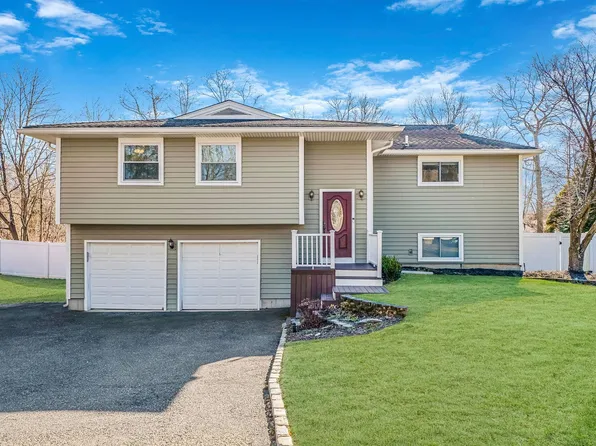 3 Oxford Drive, Port Jefferson Station, NY 11776
