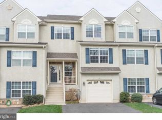 102 Fairway Ln, Norristown, PA 19403