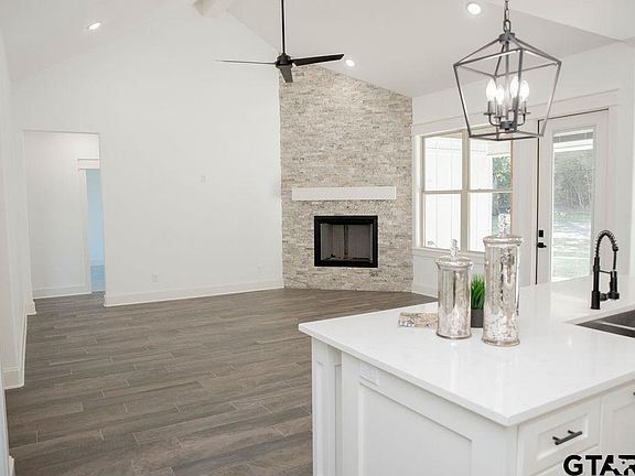 5th image of 14689 Woodland Creek Dr
