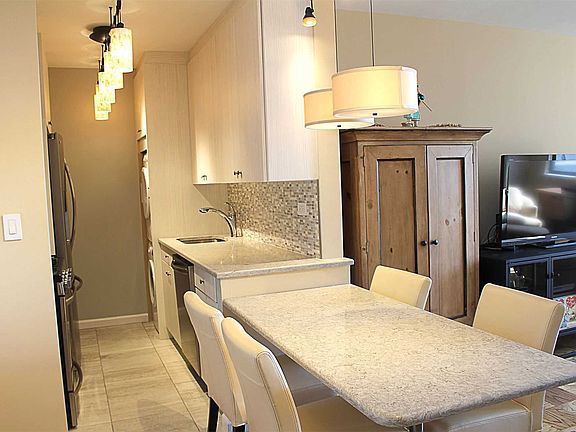 2nd image of 26910 Grand Central Pkwy APT 4U
