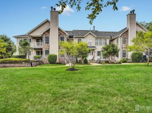 55 Chariot Ct, Piscataway, NJ 08854