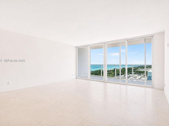5th image of 100 Bayview Dr APT 1626