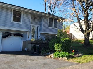 114 N Ithaca Rd, Sterling, VA 20164