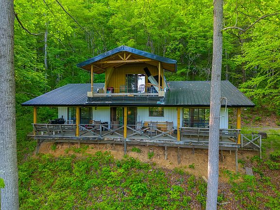 3rd image of 275 Mountain Laurel Dr