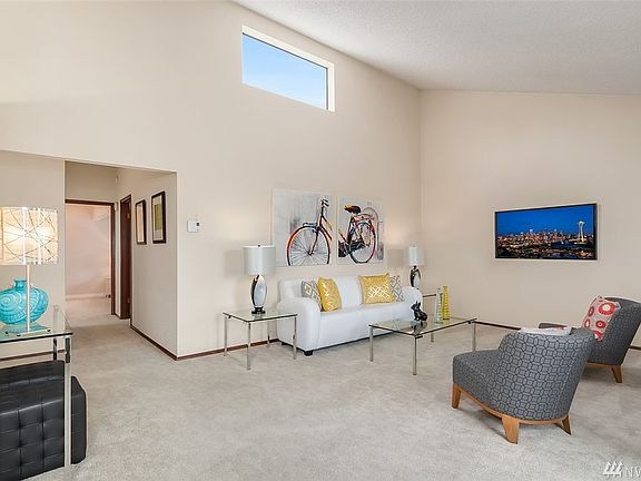 3rd image of 12567 35th Ave NE APT 202