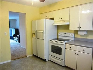 2nd image of 708 Cobblestone Cir APT C