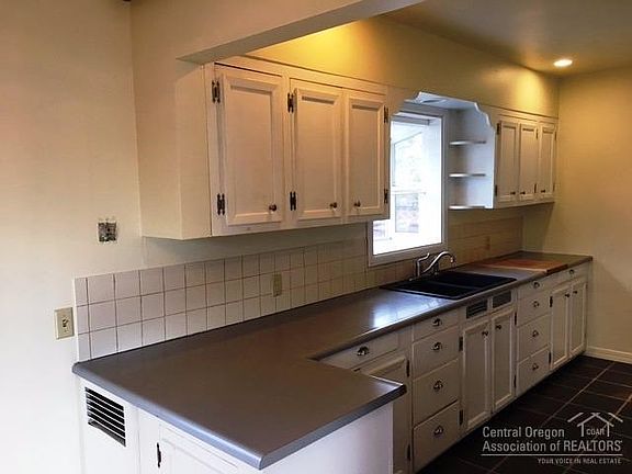 5th image of 1123 NW Elm Ave