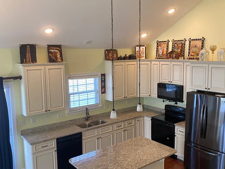 140 Aynsley Ln — Photo 11