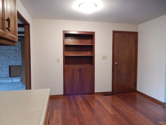 5th image of 645 Robert Dr