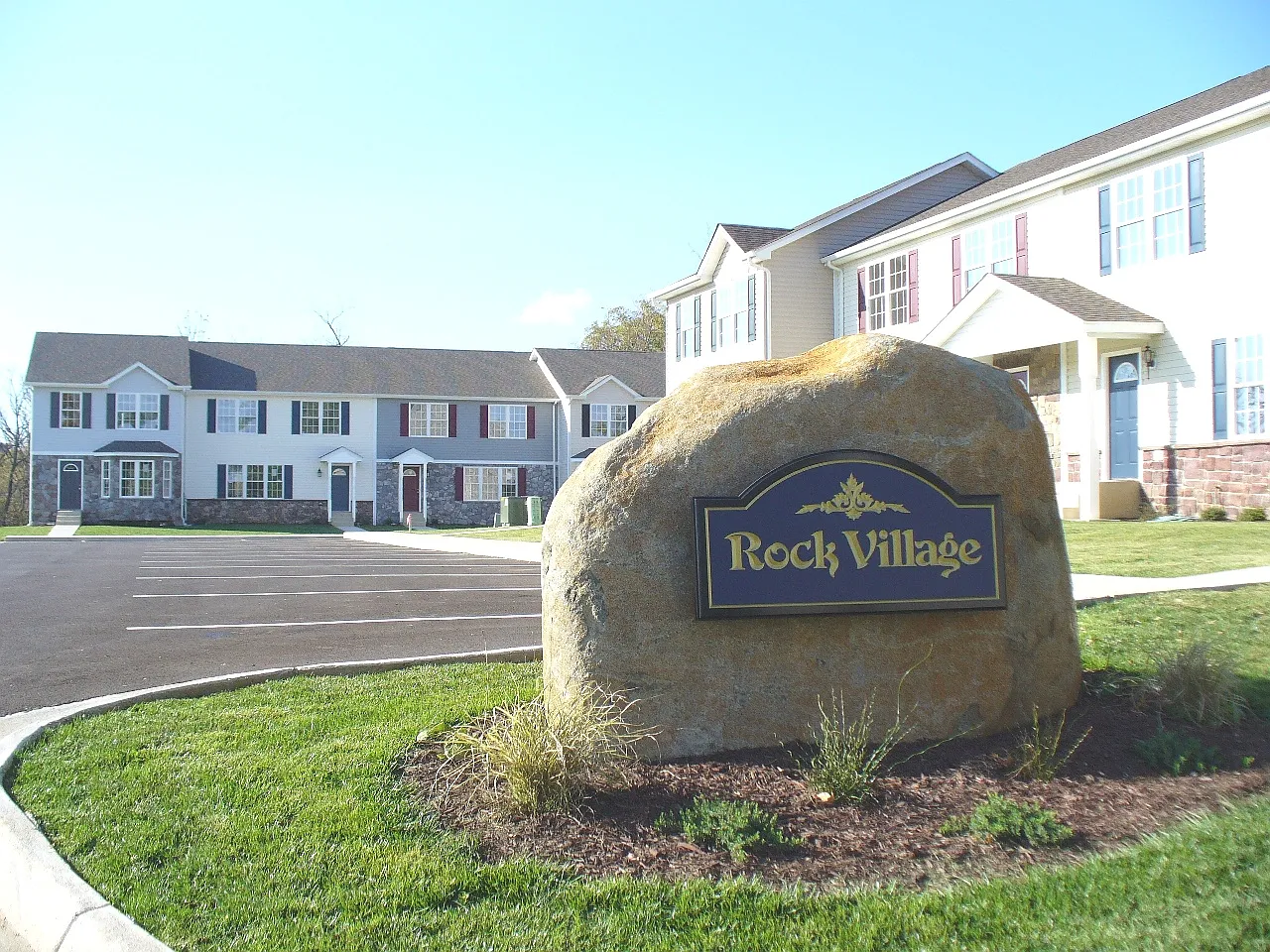 3 bed, 2.5 bath, 1309 sqft, $1,375 — Photo 1