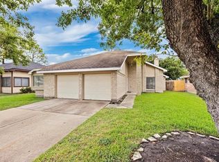 15711 Roxton Ridge Dr, Webster, TX 77598