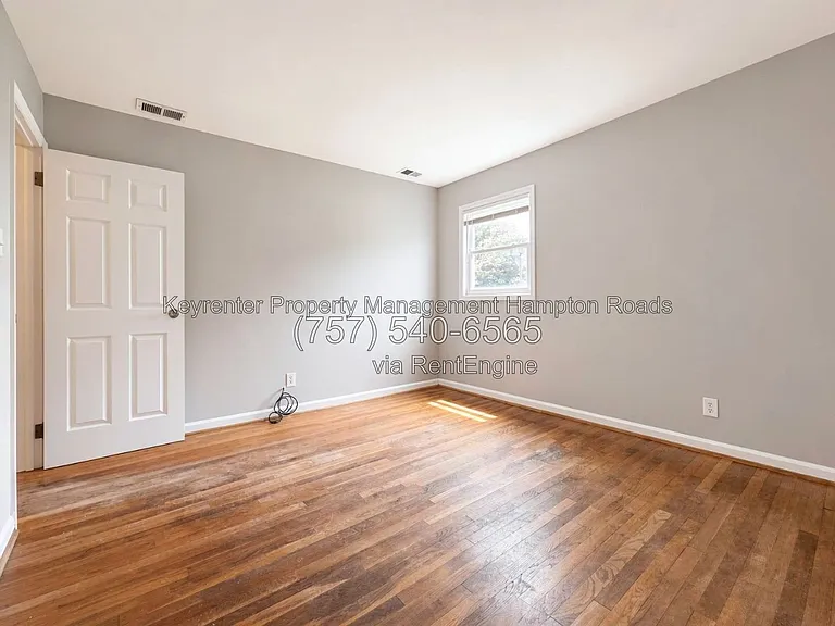 711 Marcus St — Photo 8
