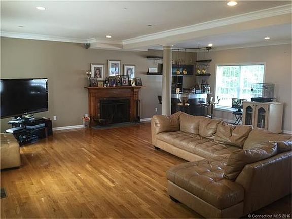 2nd image of 588 Townsend Ave