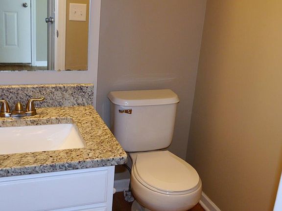 5th image of 545 Allis Pl E
