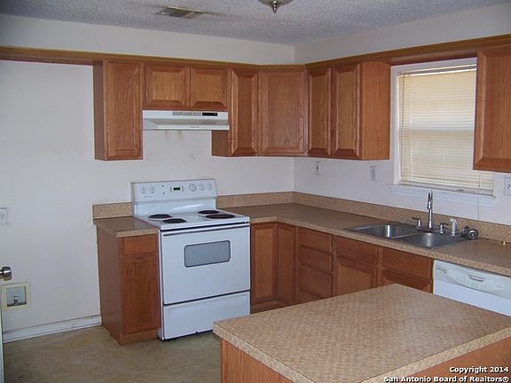 3rd image of 4906 Bluff St
